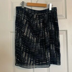 Ann Taylor LOFT Pleated Draped Skirt Women's
Size 8 Navy Black Grey Print Pretty